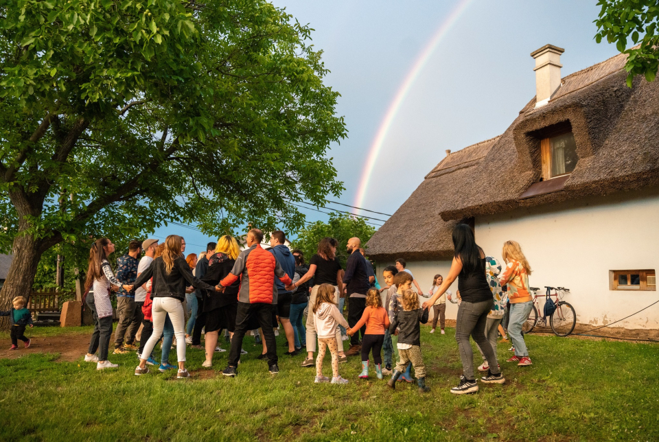 Májusfa kitáncoló bál