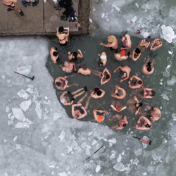 Mártózz a Jegesmedvékkel a Télűző forgatagon