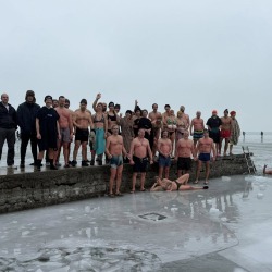 Mártózz a Jegesmedvékkel a Télűző forgatagon