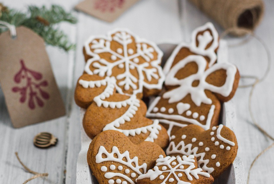 A harmadik gyertya meggyújtása, családi táncház és mézeskalács díszítés